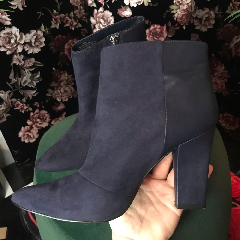 Calvin Klein Navy Faux Suede Silver Toned Zipper 4in Heeled Ankle Boots Sz 10M